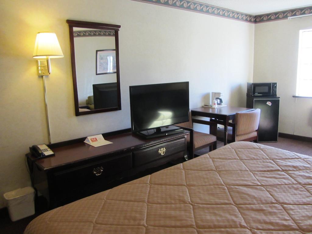 Hotel Econo &